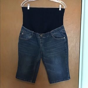 Tala maternity jean shorts, 2% spandex size XL
